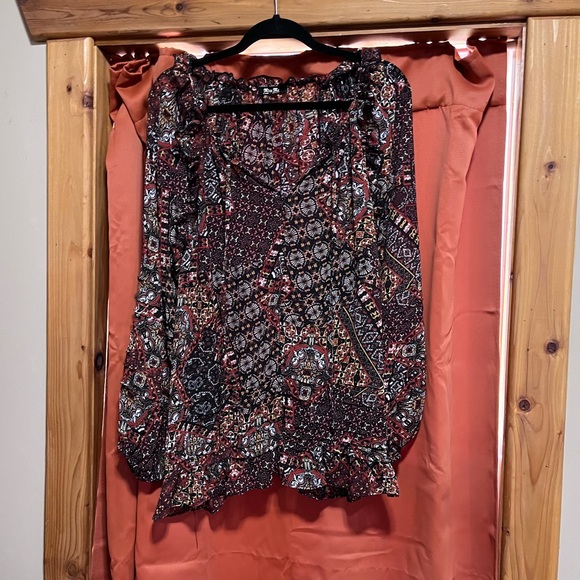 Miss Me Women's Boho Paisley Peasant Top - Picture 5 of 9